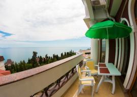 Вилла Миндальная -    Крым VIP отдых в Алуште  рядом с морем и  бассейн , завтрак  